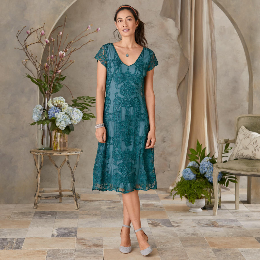 Hidden Avenue Dress. Petite