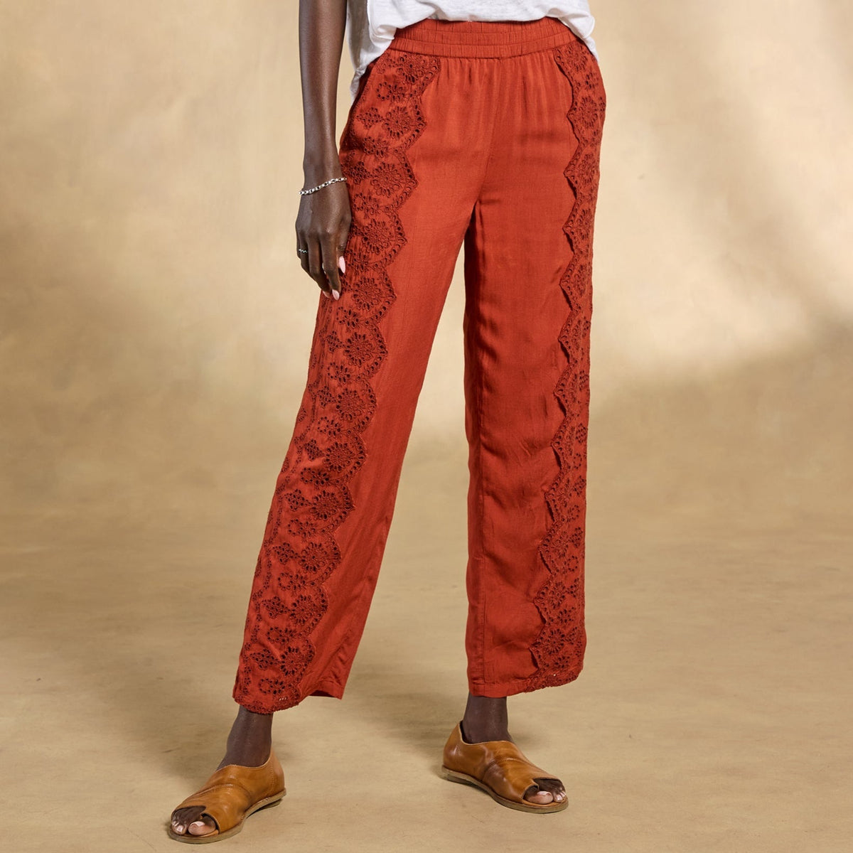 Suvi Eyelet Pants. Petite