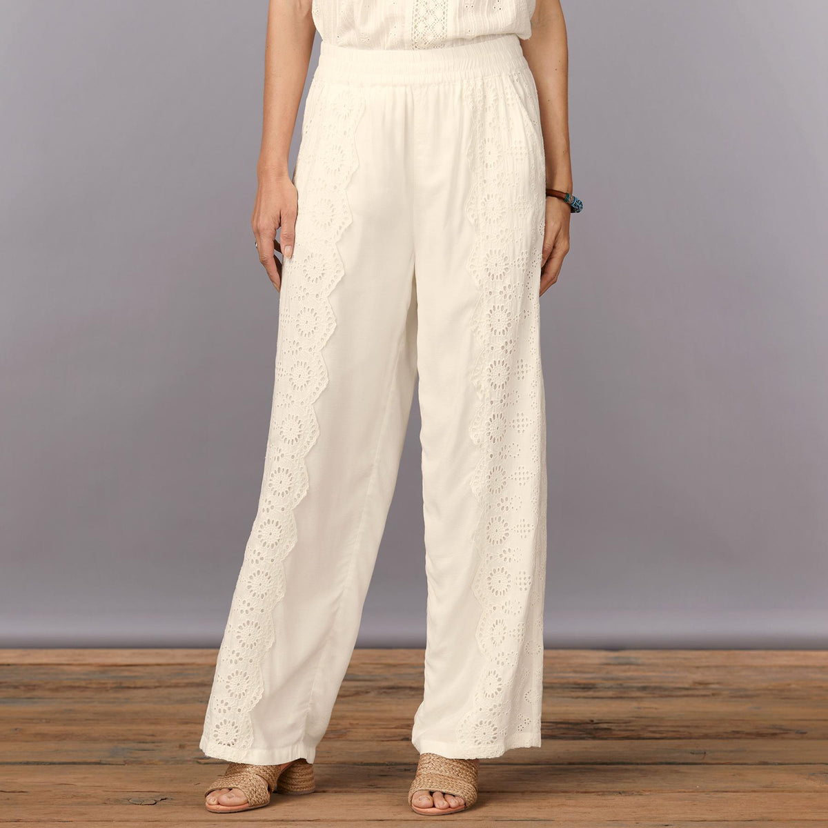 Suvi Eyelet Pants. Petite