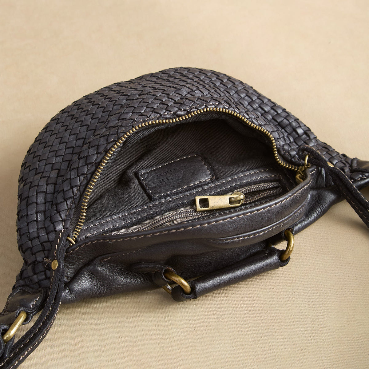Edelgard Sling Bag