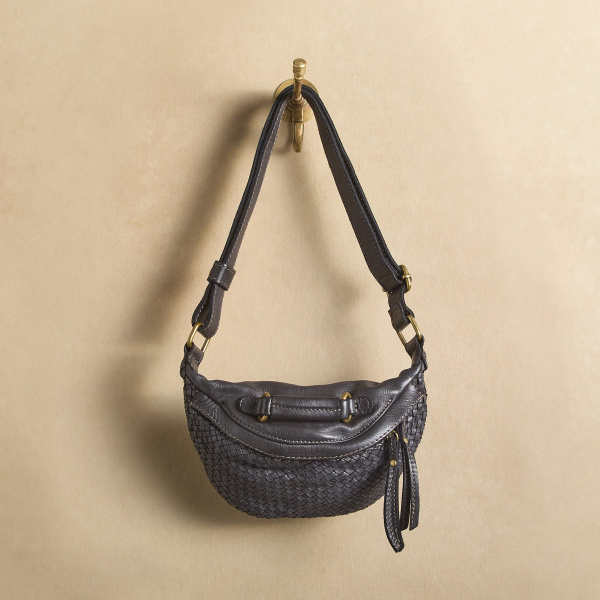 Edelgard Sling Bag