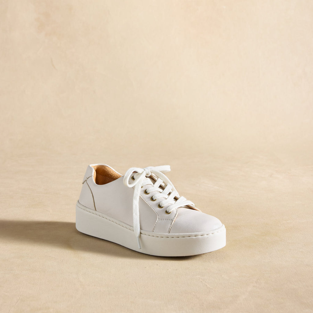 Mira Sneakers