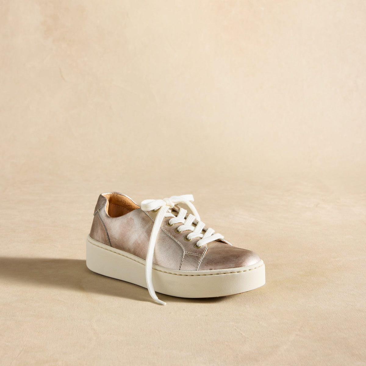 Mira Sneakers