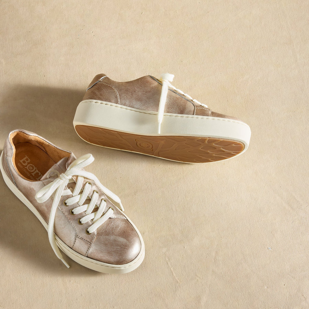 Mira Sneakers