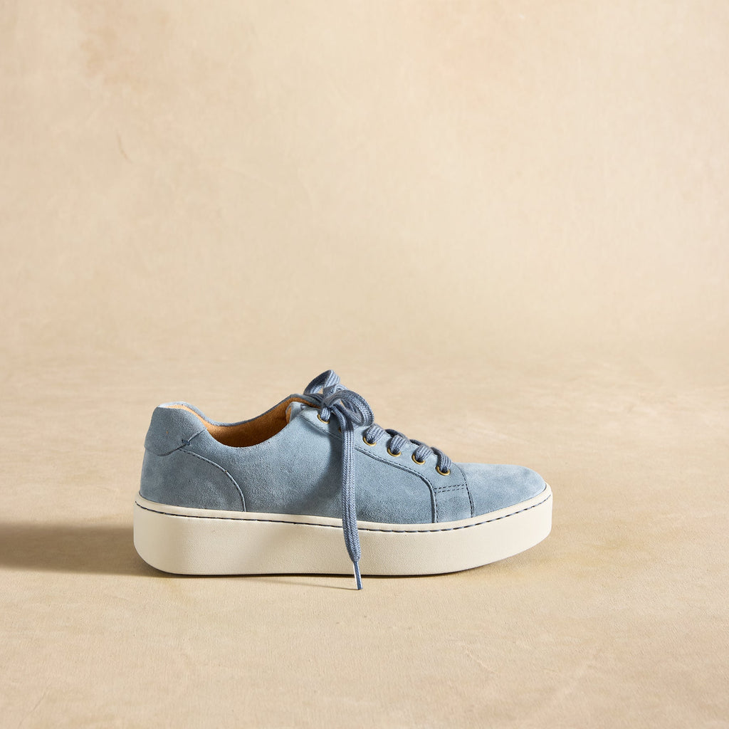 Mira Sneakers