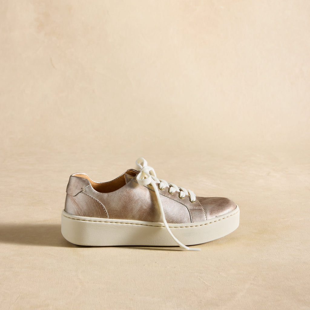 Mira Sneakers