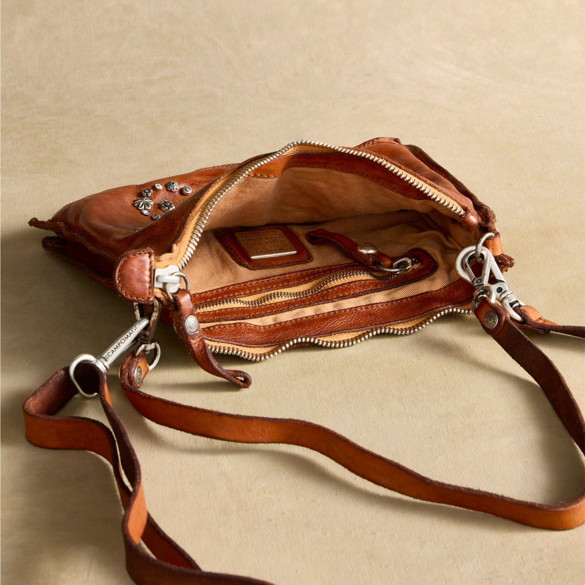 Papillon Clutch