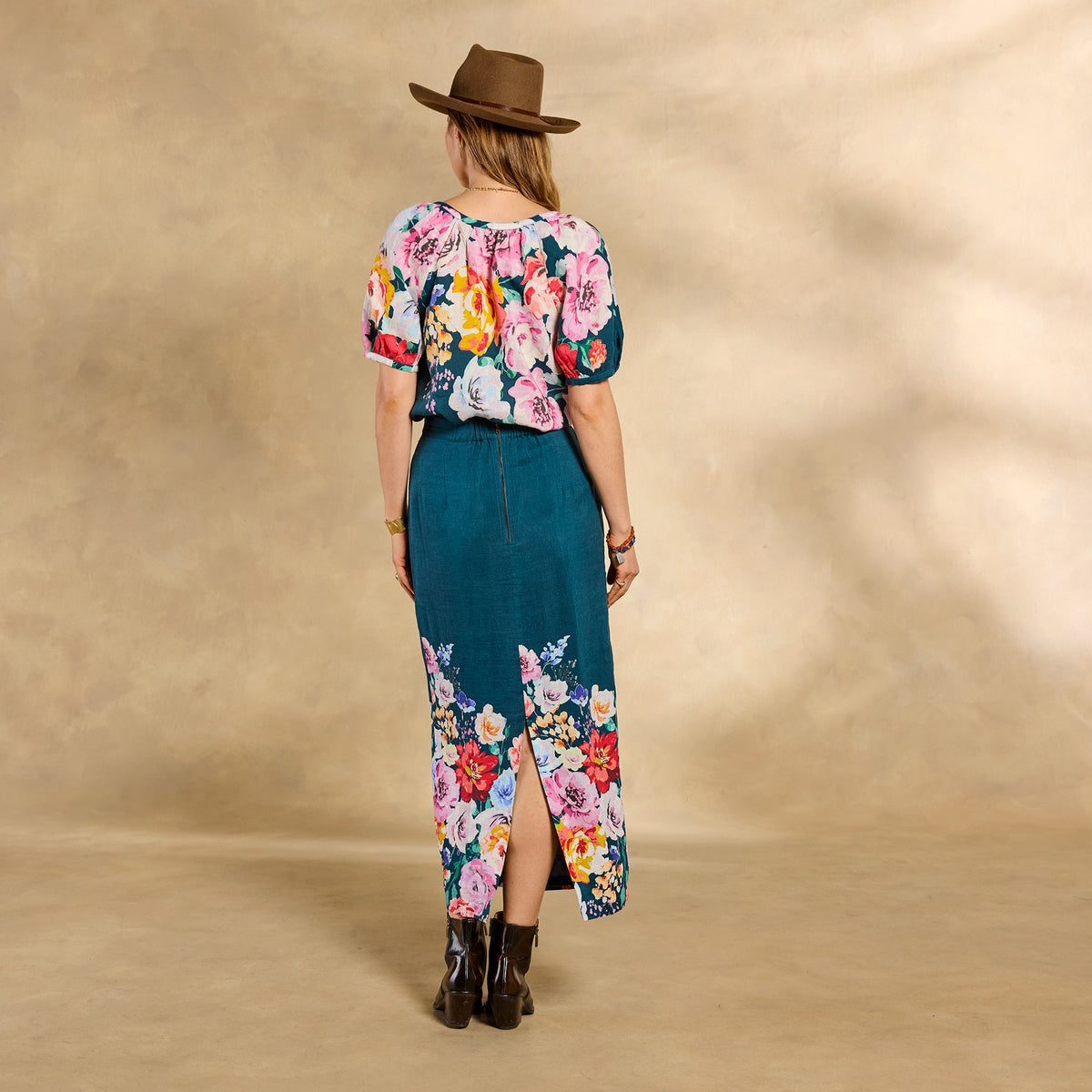 Graceful Verenia Linen Skirt. Petite