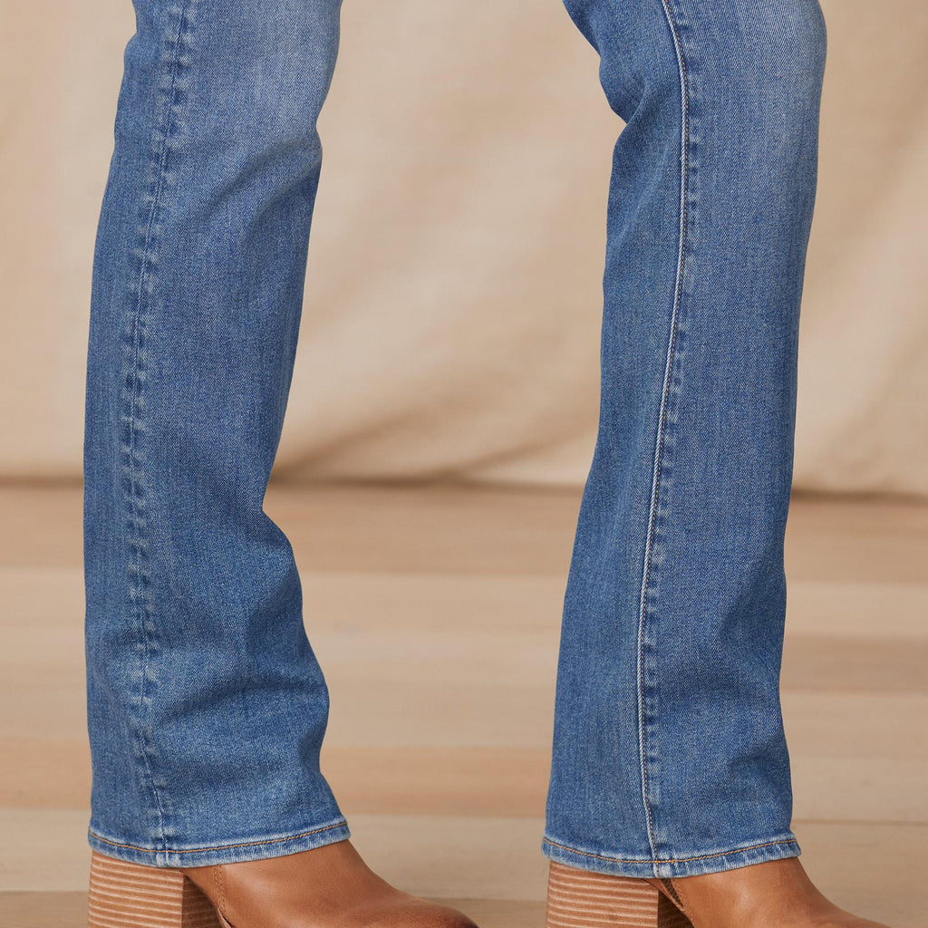 Kelly Classic Bootcut Jeans